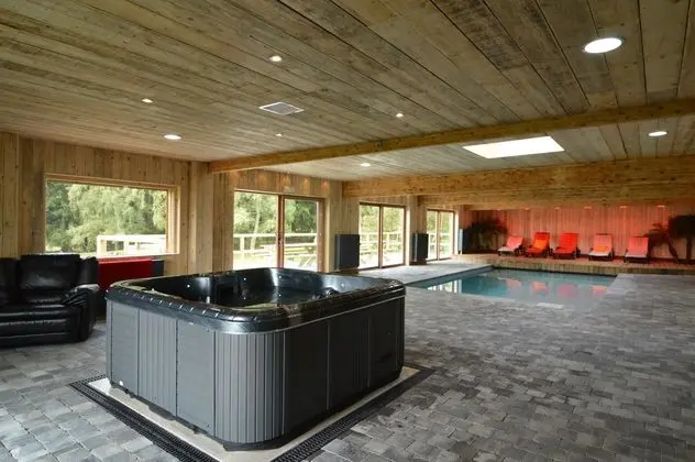 Former Hotel with Swimming Pool, Hot Tub, Sauna for Family Groups - Oda