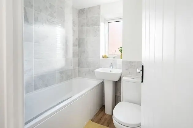 Fortified Three Bedroom Home Bristol - Banyo Tipleri