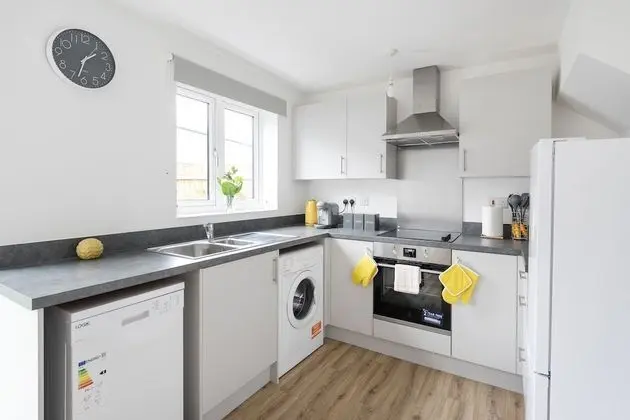 Fortified Three Bedroom Home Bristol - Mutfak