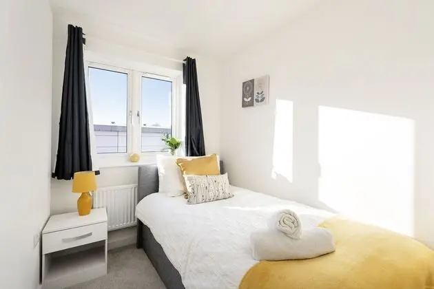 Fortified Three Bedroom Home Bristol - Oda