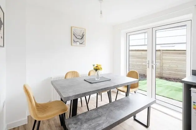 Fortified Three Bedroom Home Bristol - Oda Düzeni