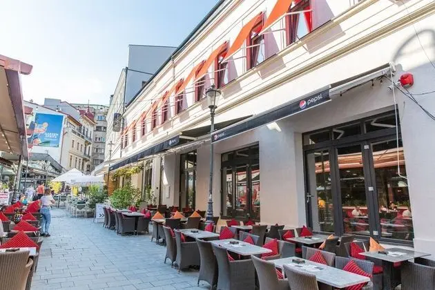 Hotel Forty One Bucharest - Dış Mekan