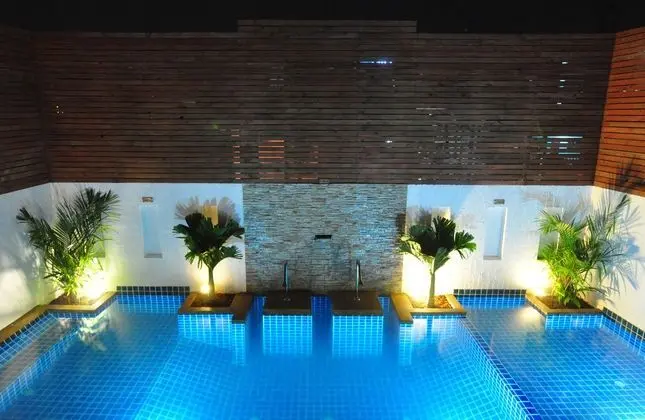 Forty Winks Phuket Hotel - Havuz