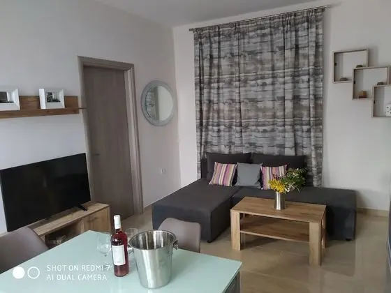 Fotakis Home - Comfortable Newbuilt 2 Bedroom Home, 20 Meters From the sea