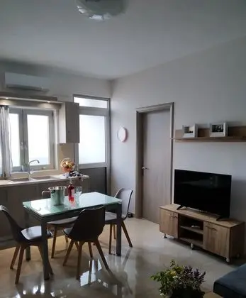 Fotakis Home - Comfortable Newbuilt 2 Bedroom Home, 20 Meters From the sea - Yerinde Yemek