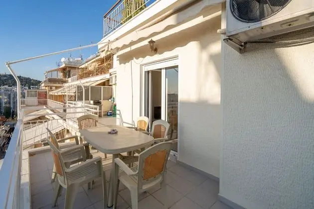 Fotomara sunny and colourful apartment