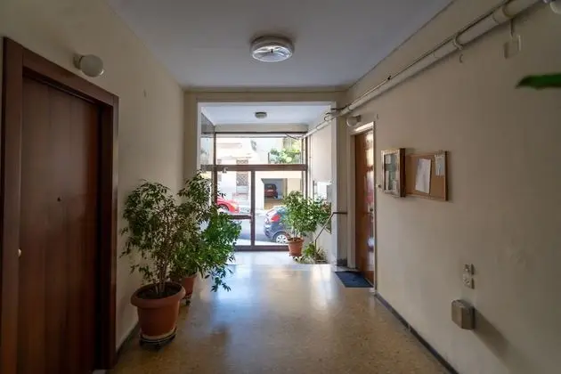 Fotomara sunny and colourful apartment - Lobi