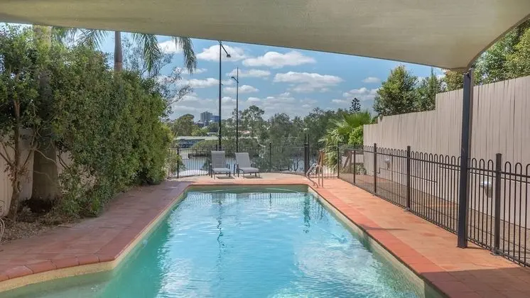Founda Gardens Apartments - Havuz