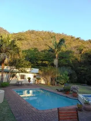 Fountain Baths Guest Cottages - Havuz