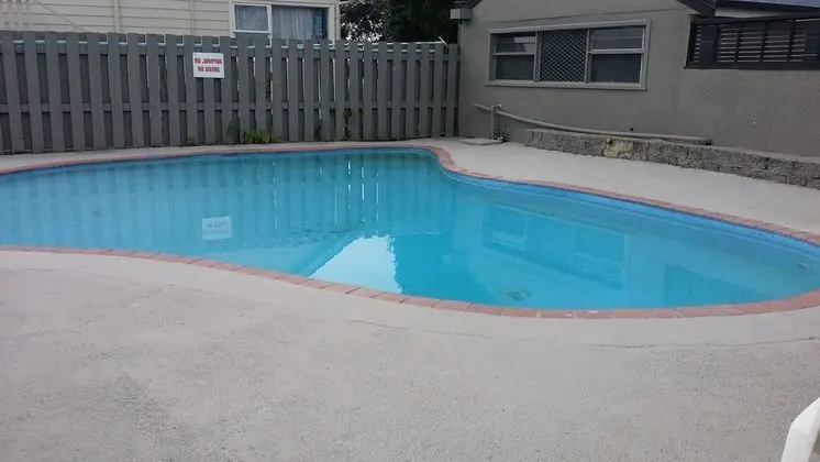 Fountain Court Motel - Havuz