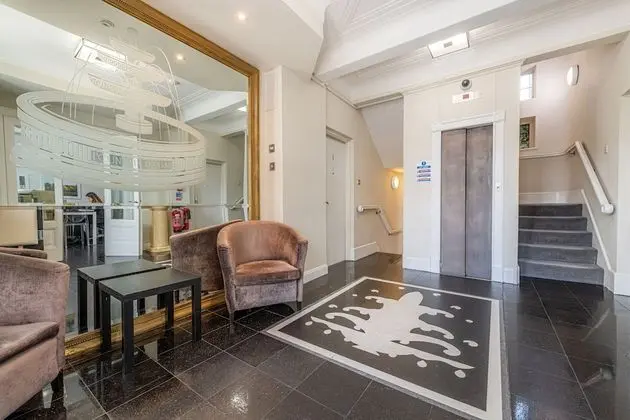 Fountain House - Lobi