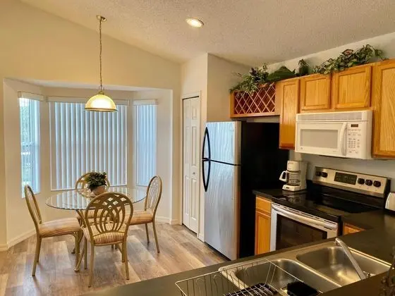 Four Bedroom Pool Home - 143 FL - Vusa - Mutfak
