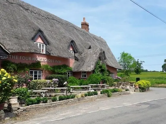 The Four Horseshoes - Dış Mekan