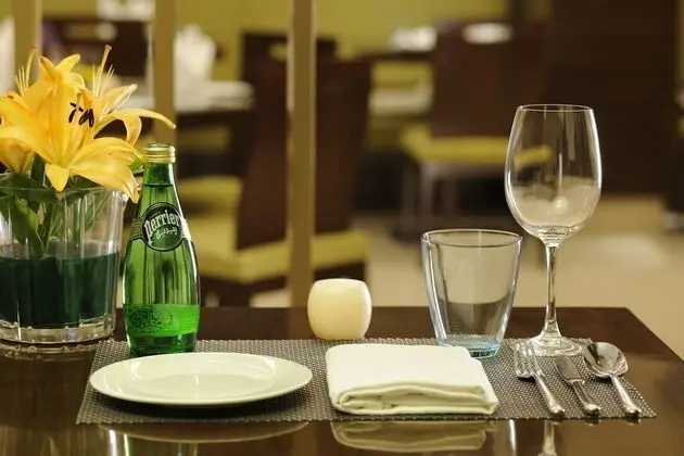 Four Points by Sheraton Ahmedabad - Yerinde Yemek