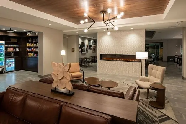 Four Points by Sheraton Albany - Lobi