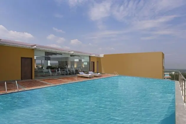 Four Points by Sheraton Bengaluru, Whitefield - Havuz