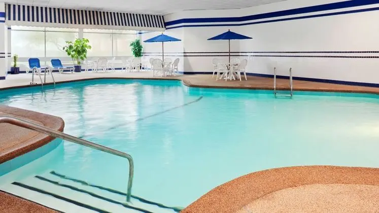 Four Points by Sheraton Chicago O'Hare Airport - Havuz