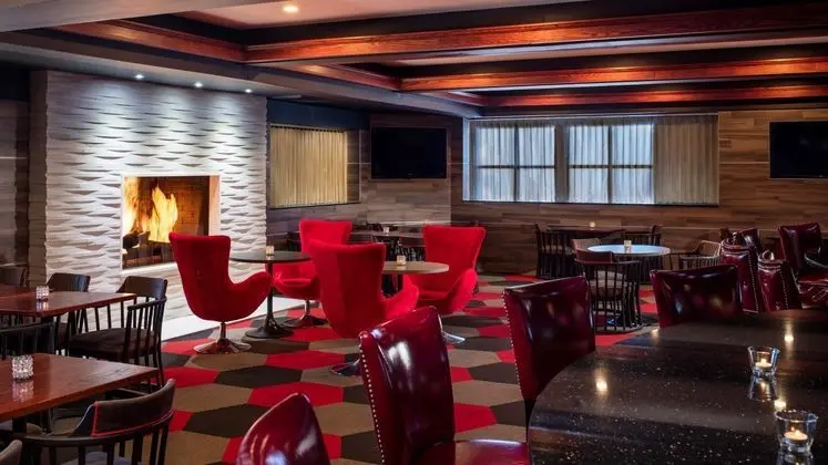 Four Points by Sheraton Chicago O'Hare Airport - Yeme / İçme