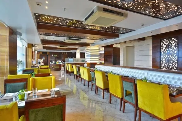 Four Points by Sheraton Dehradun - Yerinde Yemek