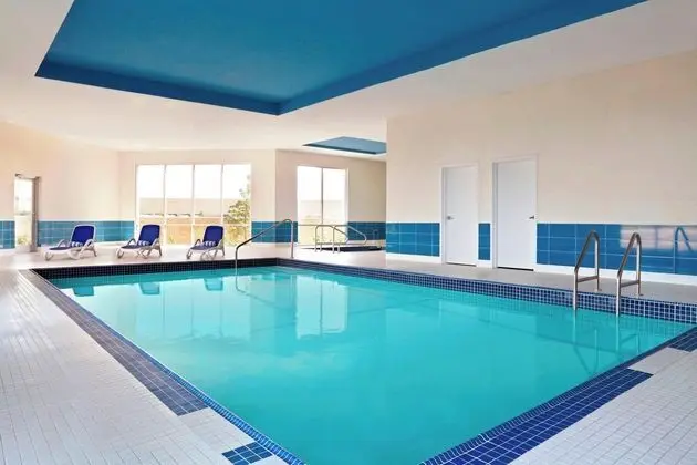 Four Points by Sheraton Edmonton Gateway - Havuz