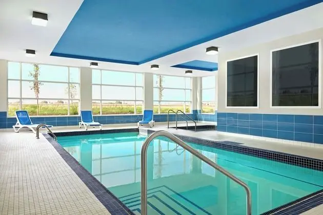 Four Points by Sheraton Edmonton International Air - Havuz