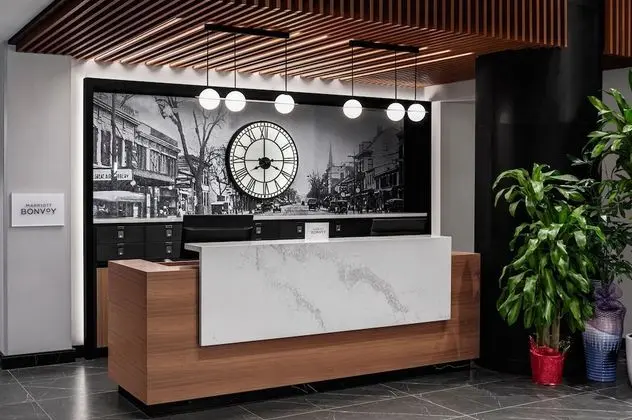 Four Points by Sheraton Flushing - Lobi