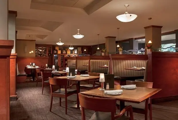 Four Points by Sheraton Kamloops - Yeme / İçme