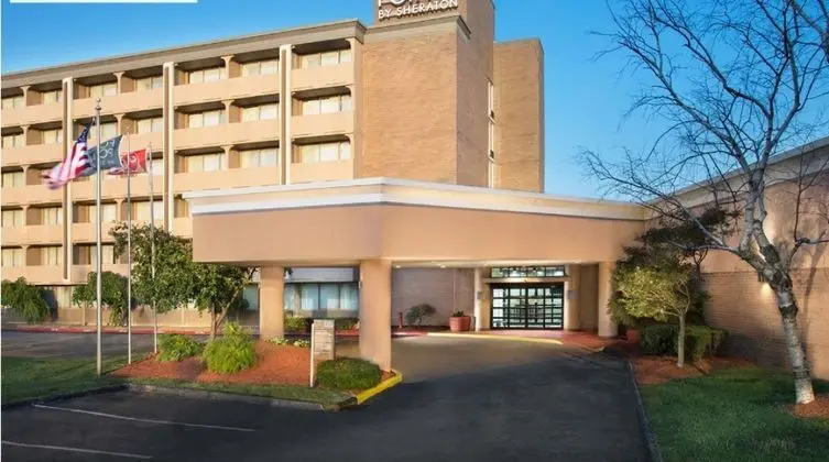 Four Points by Sheraton Kansas City - Sports Compl