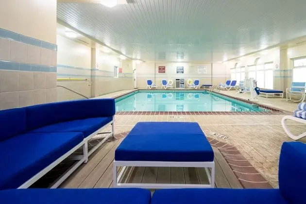 Four Points by Sheraton Louisville Airport - Havuz