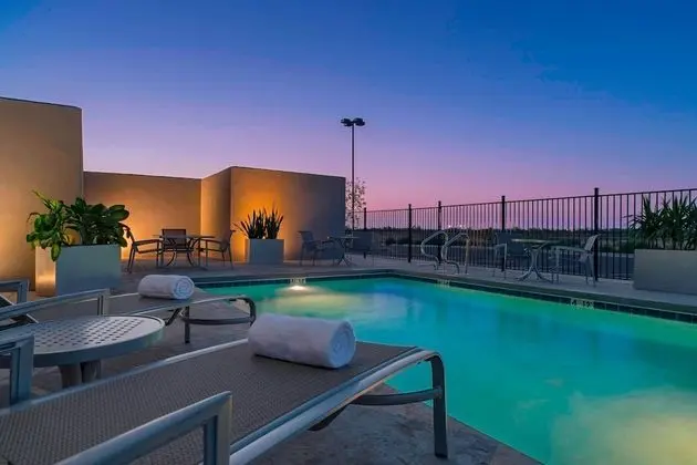 Four Points By Sheraton Midland - Havuz