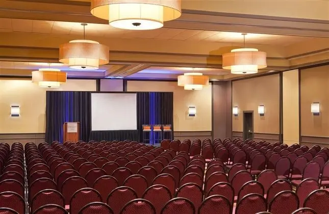 Four Points By Sheraton Milwaukee North Shore