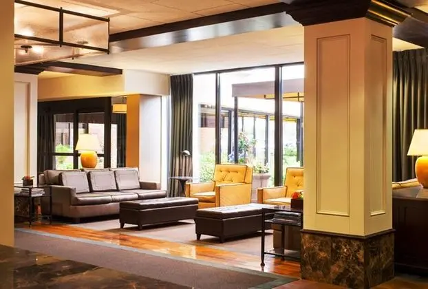 Four Points by Sheraton Norwood - Lobi