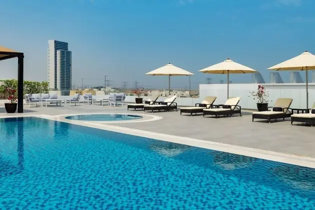 Four Points by Sheraton Production City, Dubai - Dış Mekan