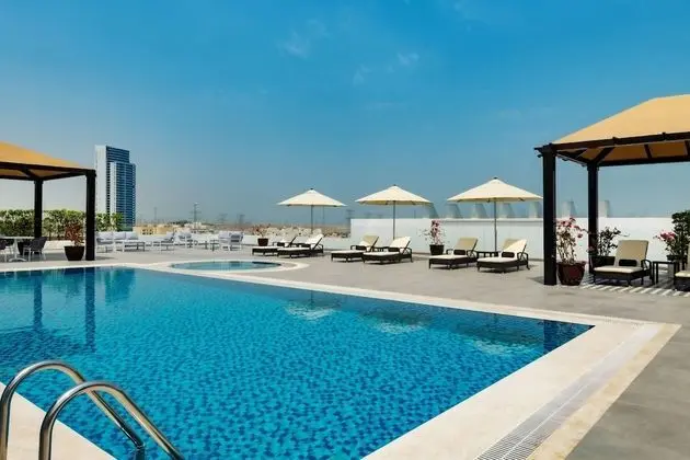 Four Points by Sheraton Production City, Dubai - Havuz