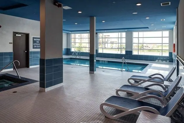 Four Points by Sheraton Sherwood Park - Havuz