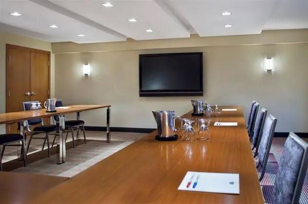 Four Points by Sheraton Winnipeg South