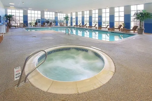 Four Points by Sheraton York - Havuz