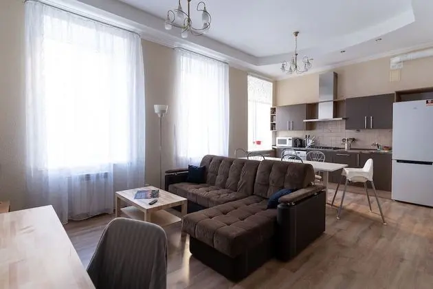 Four-room apartment on Nevsky 106