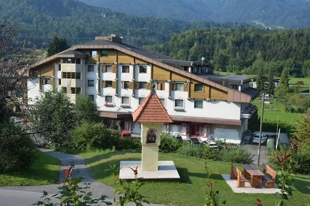 Four Seasons Apartment