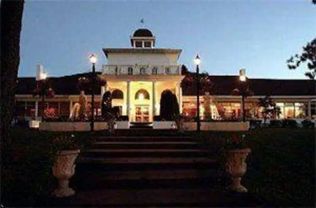 The Four Seasons Island Resort