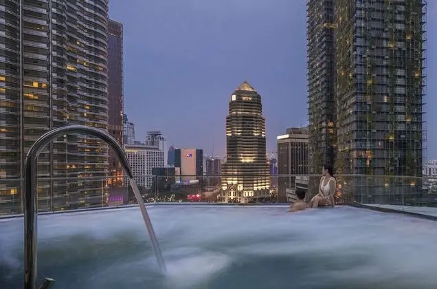 Four Seasons Hotel Kuala Lumpur - Havuz