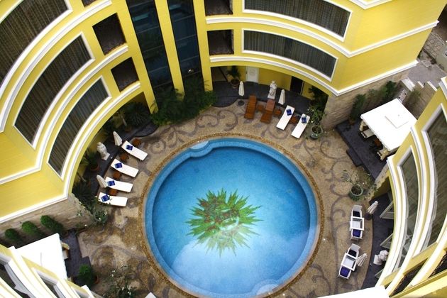 Four Seasons PlaceFotoğrafı