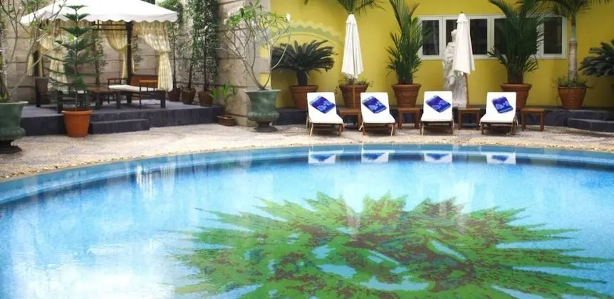 Four Seasons Place - Dış Mekan