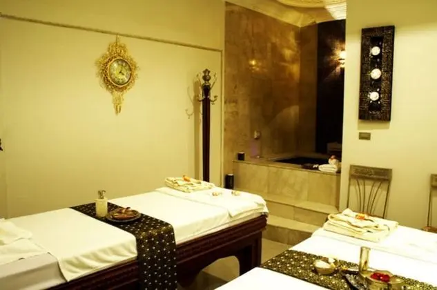 Four Seasons Place - Spa