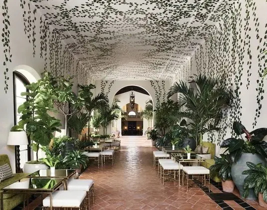 Four Seasons Hotel at The Surf Club - Lobi