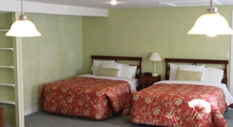 Four Winds Country Motel