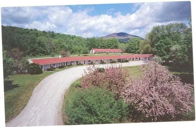 Four Winds Country Motel