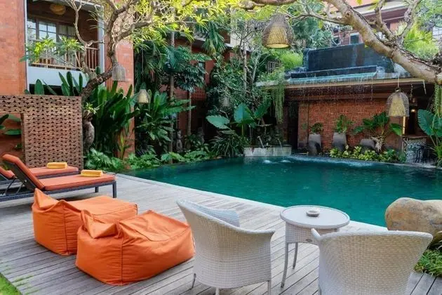 Fourteen Roses Boutique Hotel Legian - Havuz