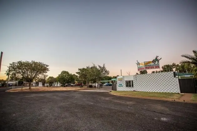 Fourth Avenue Motor Inn - Dış Mekan
