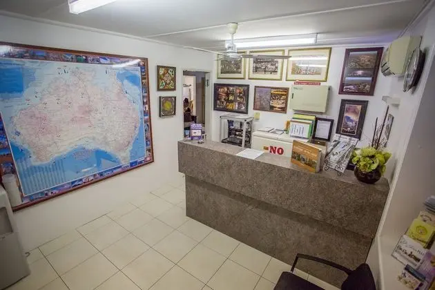 Fourth Avenue Motor Inn - Lobi